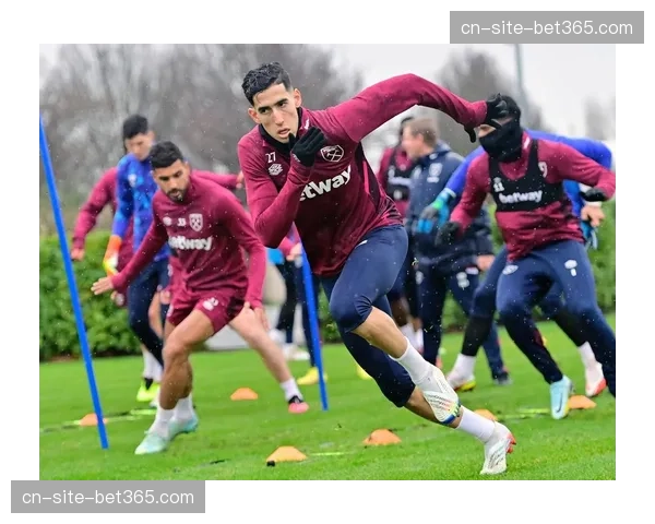 西汉姆联36进球57失球防守漏洞明显，莫耶斯离任后体系重建困难