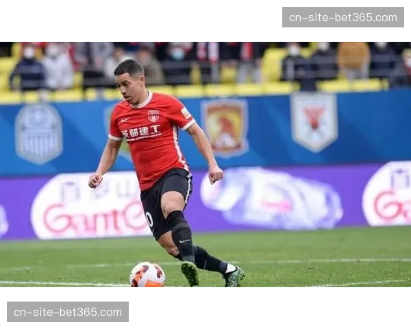 索罗金赛季首球助蓉城大胜，俄罗斯后卫展现进攻属性